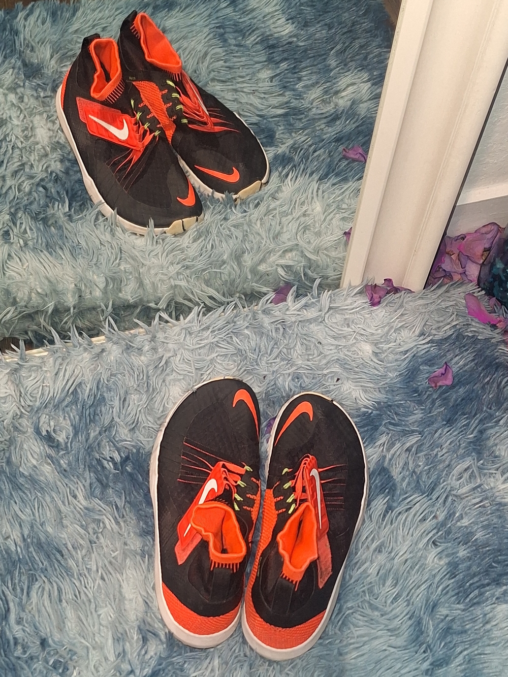 Nike Womens
Style: 852926-002
Size: Womens US 9 / UK 8 / EUR 42.5 / CM 27